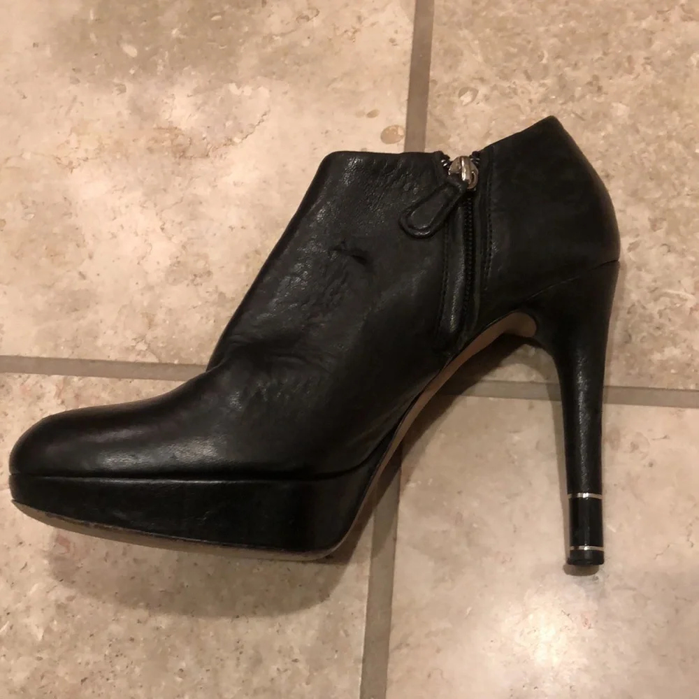 Vintage Christian Dior 100% leather stiletto platform zip up ankle bootie heel